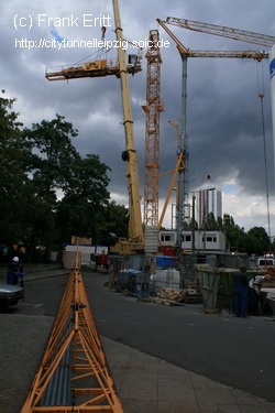 Am Schacht SA 10 wird ein Turmdrehkran aufgestellt