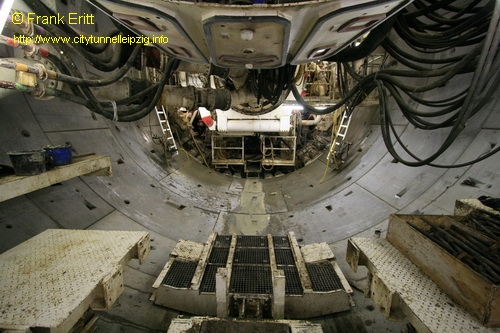 Blick vor zum Maschine - die ersten 5 Blindringe sitzen - 