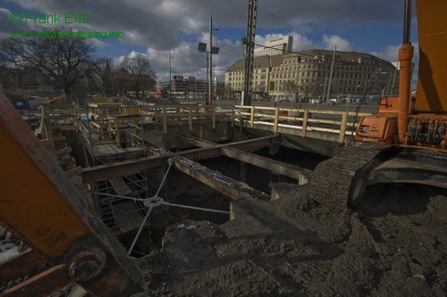 Blick zum Eingang Willy-Brandt-Platz - Aushub in vollem Gange