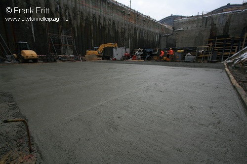 die frische Sauberkeitsschicht f&uuml;r die Fundamente Block N 48-N50