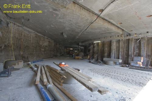 Fugngertunnel Eingang Willy-Brandt-Platz (Aufzug)