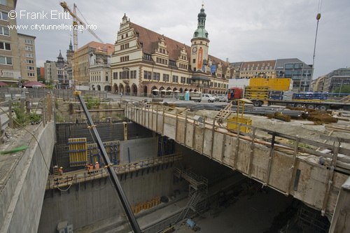 Station  Markt - Die Innenw&auml;nde werden errichtet.