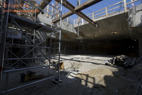 Fugngertunnel Eingang Willy-Brandt-Platz