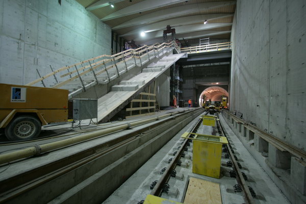 City-Tunnel Leipzig - Station Markt - Betonage der Festen Fahrbahn Oströhre erreicht die Station und geht in Richtung Hauptbahnhof weiter