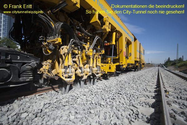 City-Tunnel Leipzig - Einfahrt Süd - Gleisstopfen beginnt