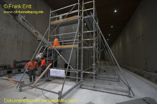 Die erste Schalung f&uuml;r die Treppenanlage Nord am Markt