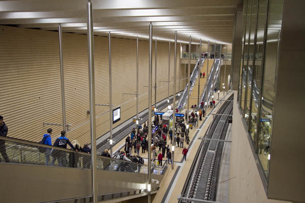 City-Tunnel Leipzig - Station Leipzig Markt - Die Fahrgäste nehmen die S-Bahn sehr gut an!