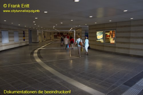 Fugngertunnel Eingang Willy-Brandt-Platz (Aufzug)