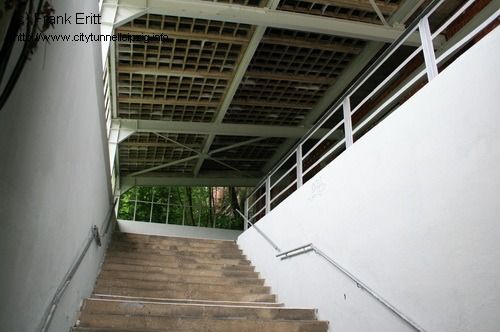 Aufgang zum ehemaligen Bahnhof