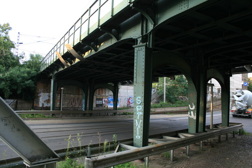 Br&uuml;cke mit Stadtbahnlinie 15 nach dem Station 