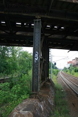 Br&uuml;ckenpfeiler des Bauwerkes S-Bahn Strecke